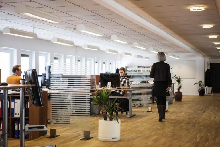 El 45% de las empresas prevé recortar ventas en el primer trimestre por la tercera ola