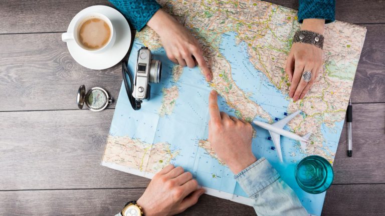 Los españoles realizaron un 47,6% menos de viajes en 2020