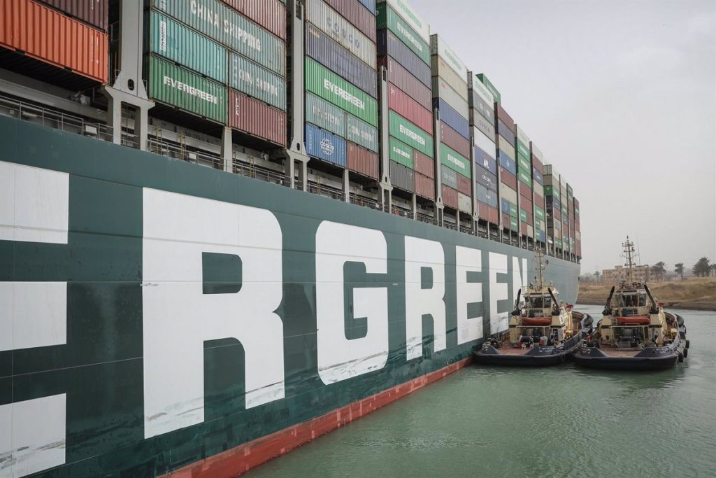 Imagen Del 'Ever Given' En Mitad Del Canal De Suez.