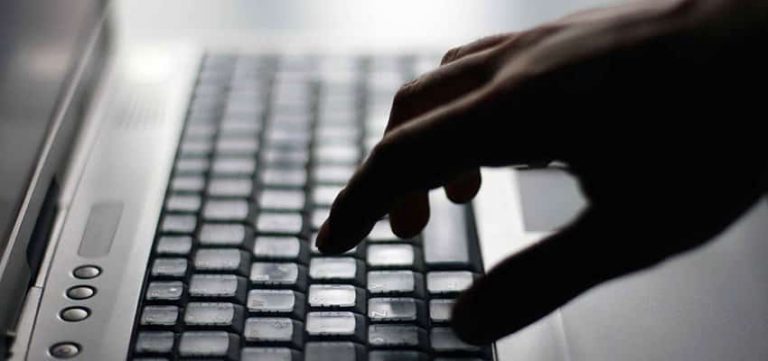 Casi un 40% de jóvenes vio mensajes de odio en la red en el último año