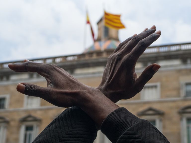 Cuatro de cada diez familias migrantes en Cataluña no tiene acceso a Internet