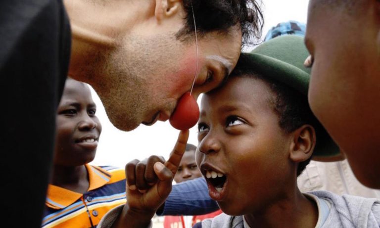 Payasos sin Fronteras quiere «contagiar» sonrisas en escuelas de alta complejidad