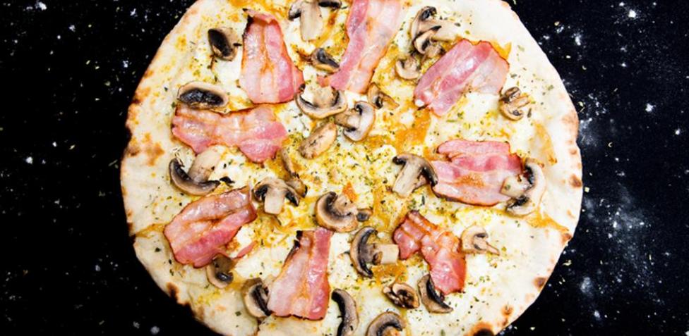 ¿Cómo hacer una pizza carbonara deliciosa?