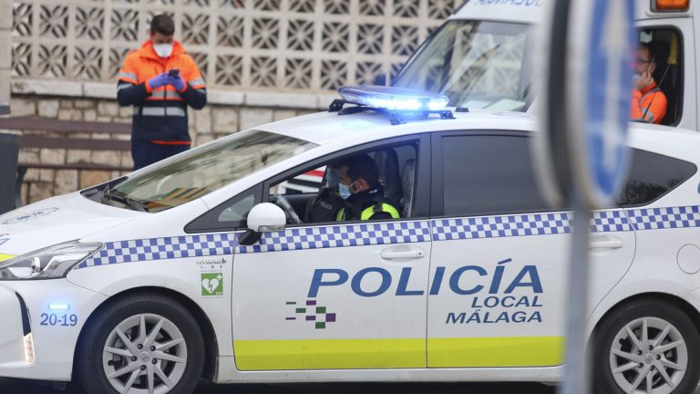 Denunciado un bar en Málaga y 73 clientes por incumplir medidas frente a la Covid-19