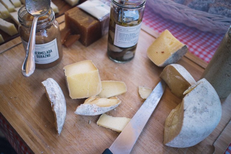 Cómo distinguir un queso artesanal de uno industrial