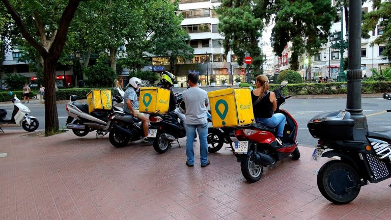 Más de 2.000 ‘riders’ reclaman al Gobierno poder elegir ser asalariado o autónomo