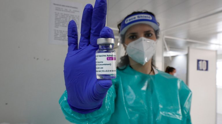 Cantabria prevé iniciar la semana que viene la vacunación de docentes con AstraZeneca