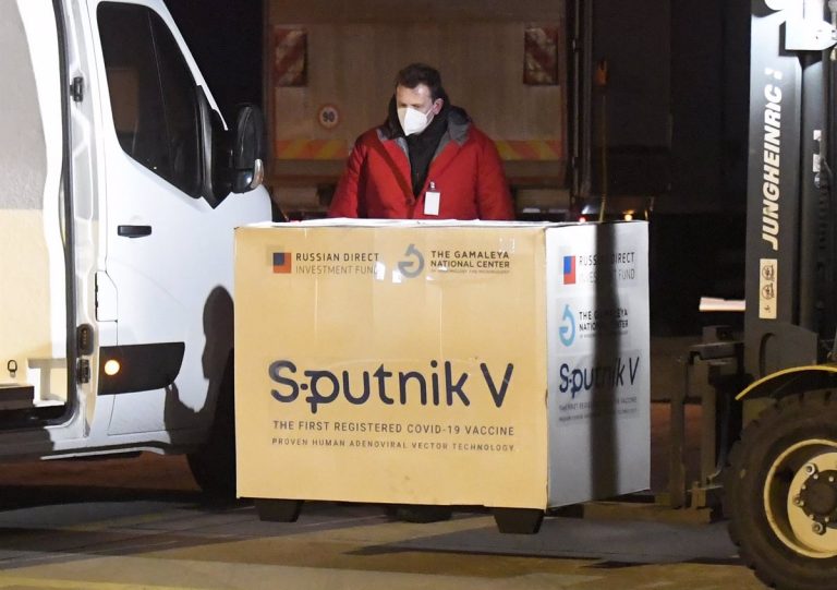 Alemania anuncia contactos con Rusia para adelantarse a la autorización de Sputnik V