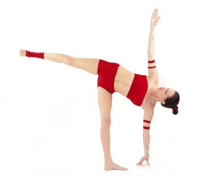 15 Posturas De Yoga Imposibles 08