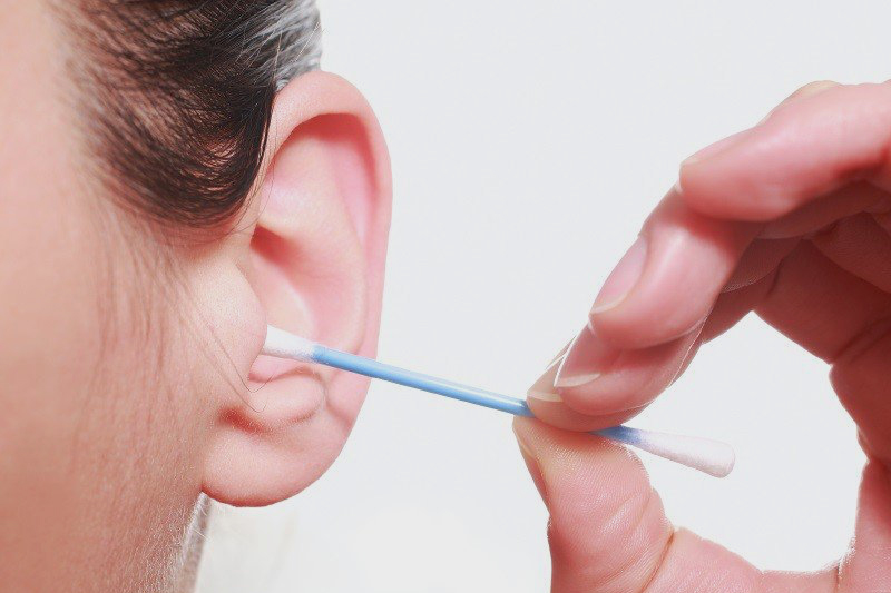 Cómo limpiarte correctamente los oídos según la ciencia