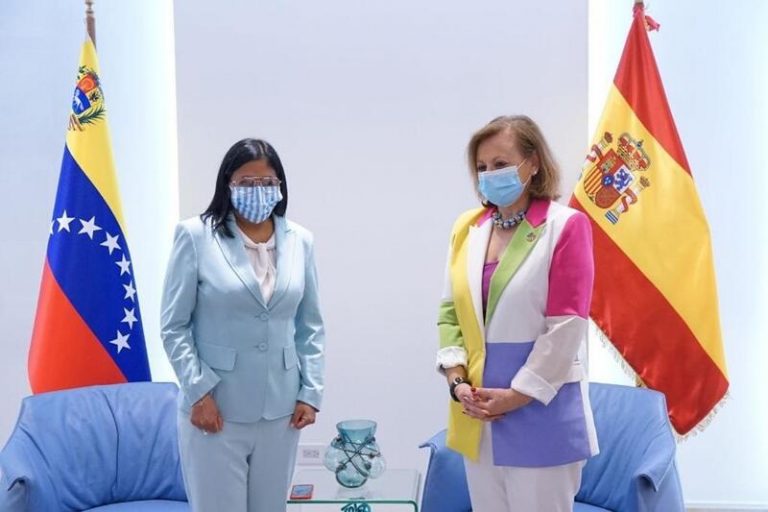 España desea «una relación constructiva» con Venezuela