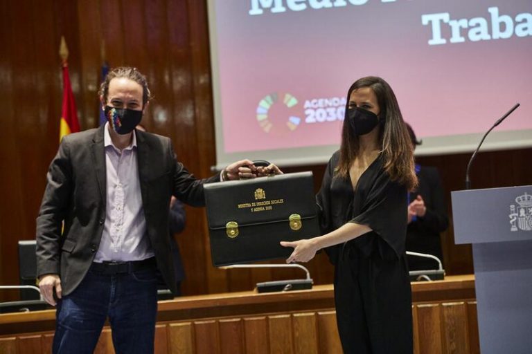 Abogados Cristianos se querella contra Iglesias por «omisión de socorro a mayores»