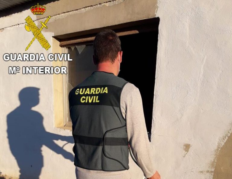 Detenidos dos hombres por estafar más de 70.000 euros por internet en varios países