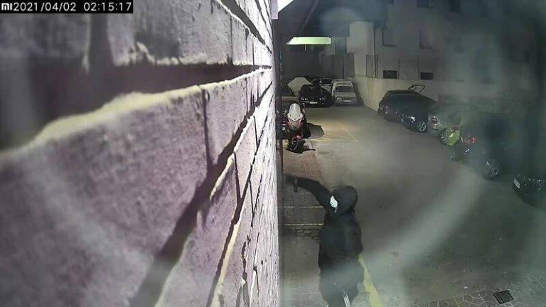 Podemos atribuye a «los cachorros de Vox» el intento de incendiar su sede en Cartagena