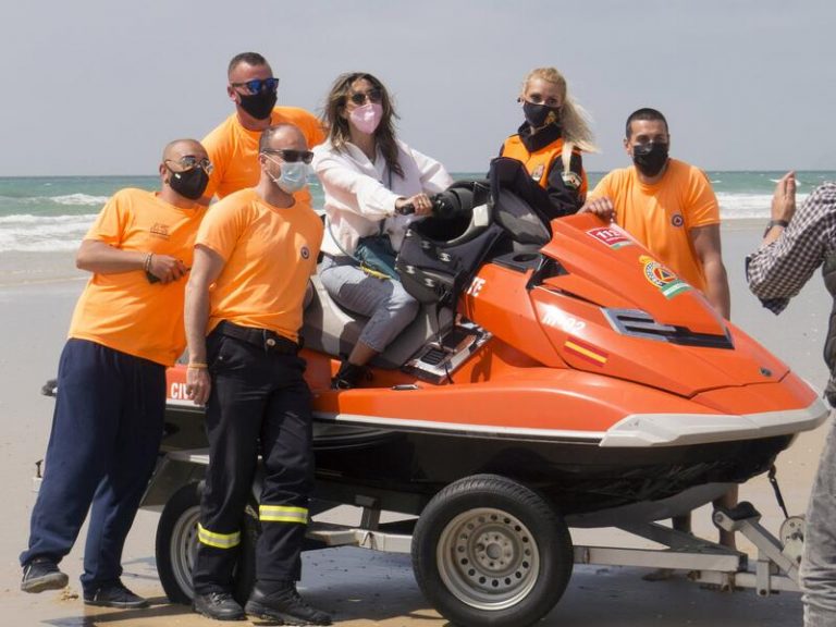Paz Padilla, totalmente recuperada del Covid, derrocha simpatía en su Cádiz natal
