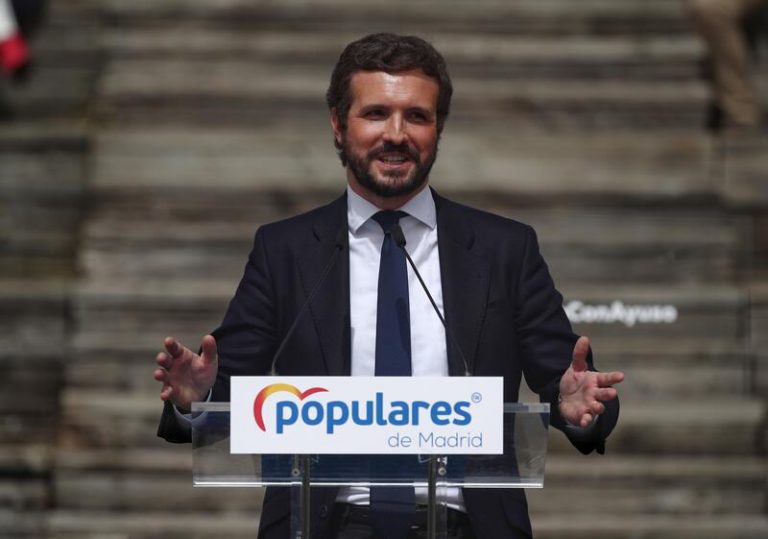 Casado critica que Sánchez se vaya a Ángola sin «dar la cara» con el lío de AstraZeneca