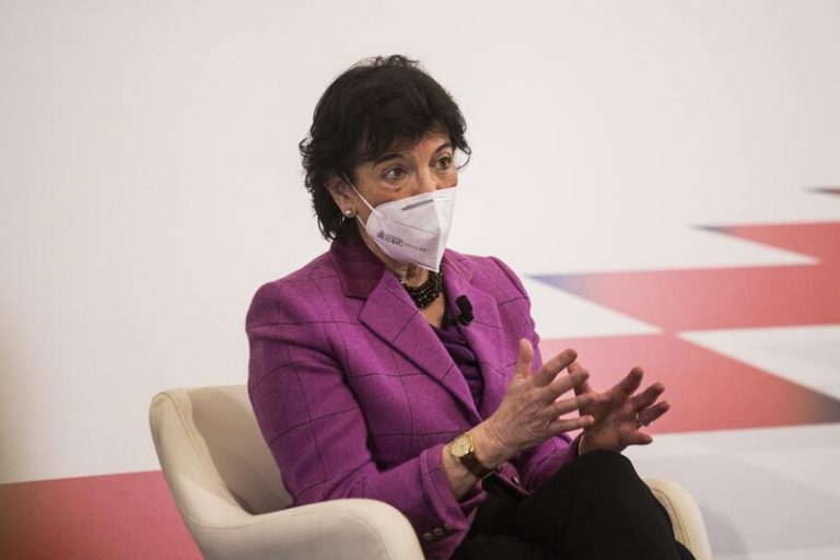 Celaá y el Gobierno recurrirán el pin parental en Murcia: «No vamos a tolerarlo de ninguna manera»