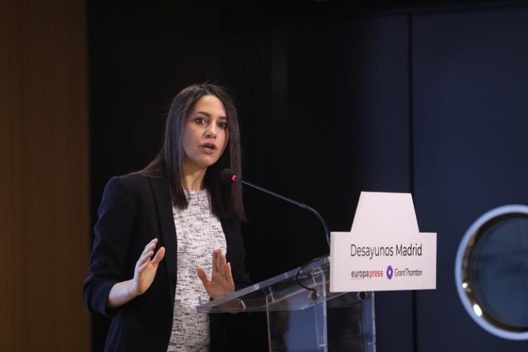 Cs acusa a UP de imitar «lo peor» del independentismo al «desinfectar» el lugar del acto de Vox