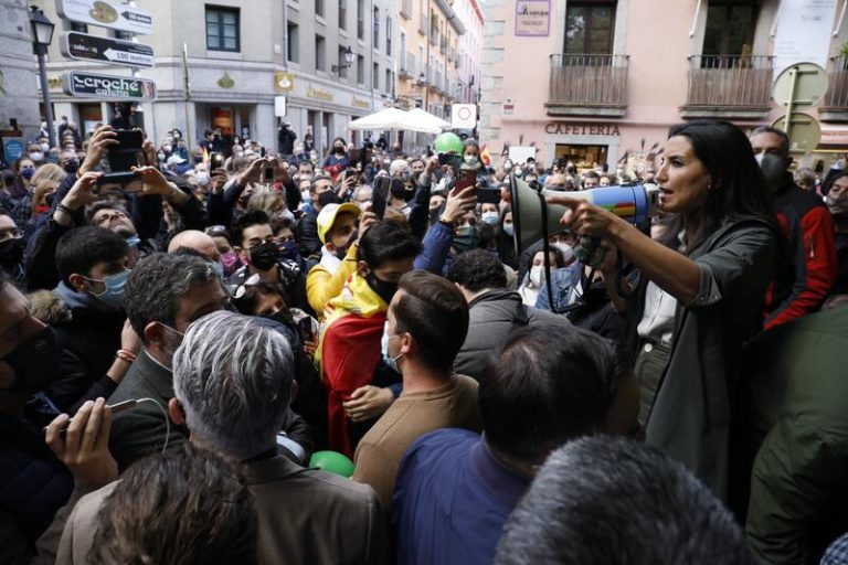 Monasterio pide que se haga debate en Telemadrid y que se deje el «atril vacío» del candidato que no quiera ir