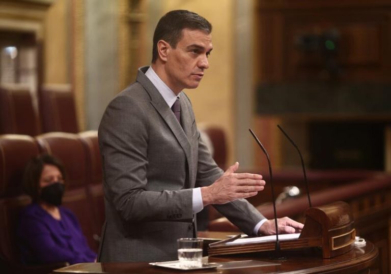Sánchez mantiene el objetivo de vacunación con «total garantía y seguridad»
