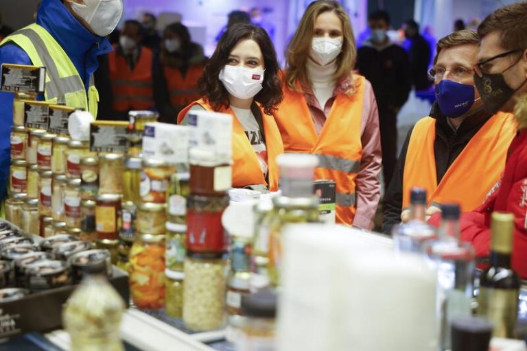 Ayuso y Almeida aplauden el «esfuerzo gigantesco» de Mercamadrid durante la pandemia