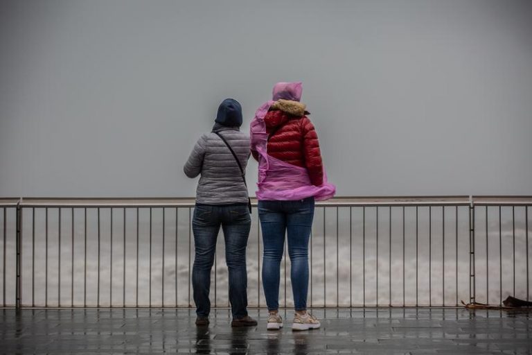 Vuelven los chubascos y las tormentas y la cota de nieve baja en el nordeste