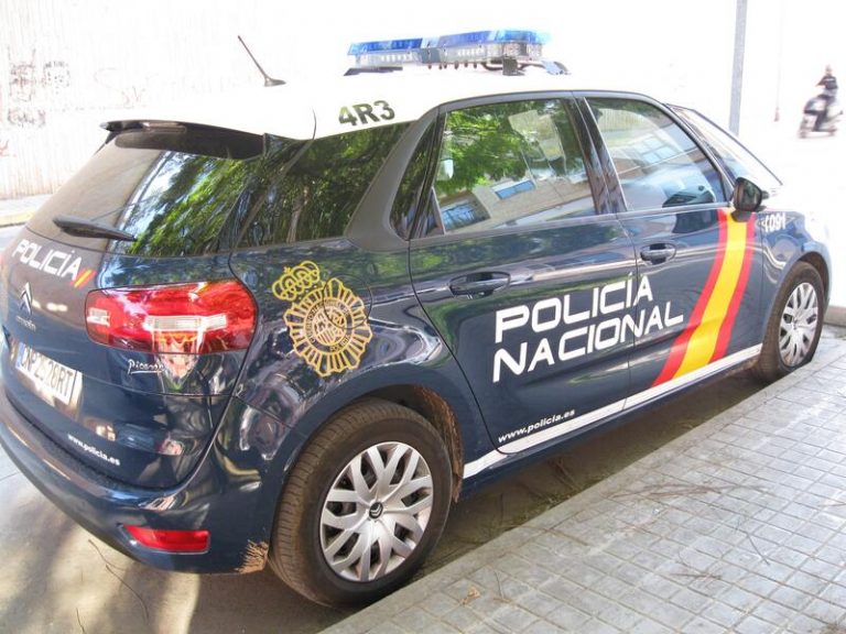 Detenido por grabar con una cámara oculta en un bolígrafo a tres compañeros en un vestuario