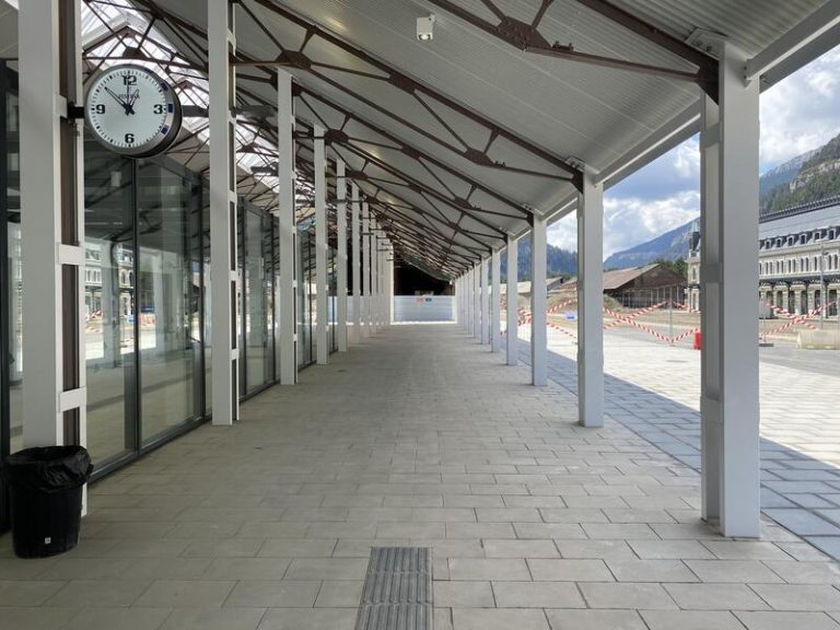 El Gobierno de Aragón apuesta por «mantener el recuerdo de lo que siempre fue un espacio ferroviario» en Canfranc