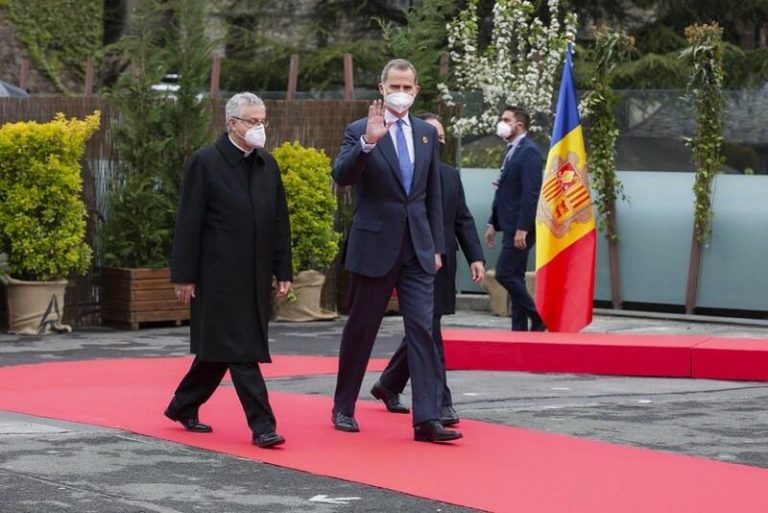 El copríncipe episcopal de Andorra pide una «distribución solidaria» de la vacunas