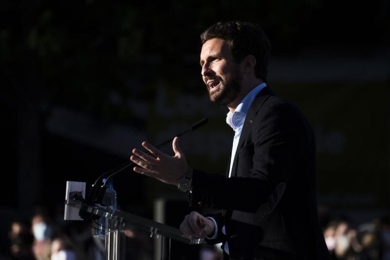 Casado ve «varapalos» en que los «socios» de Sánchez pidan un «plan B»