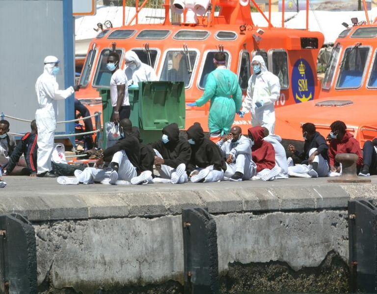 España repatrió a 153 migrantes a sus países de origen desde Canarias