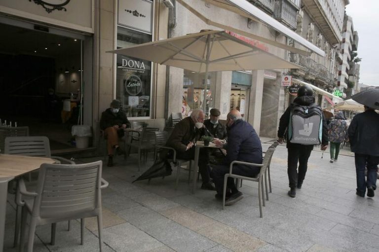 La facturación de las empresas modera su caída en febrero, pero suma un año en negativo