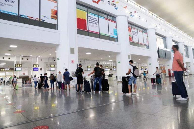 El Covid hace peligrar 4,4 millones de empleos y 250.000 millones del sector turístico