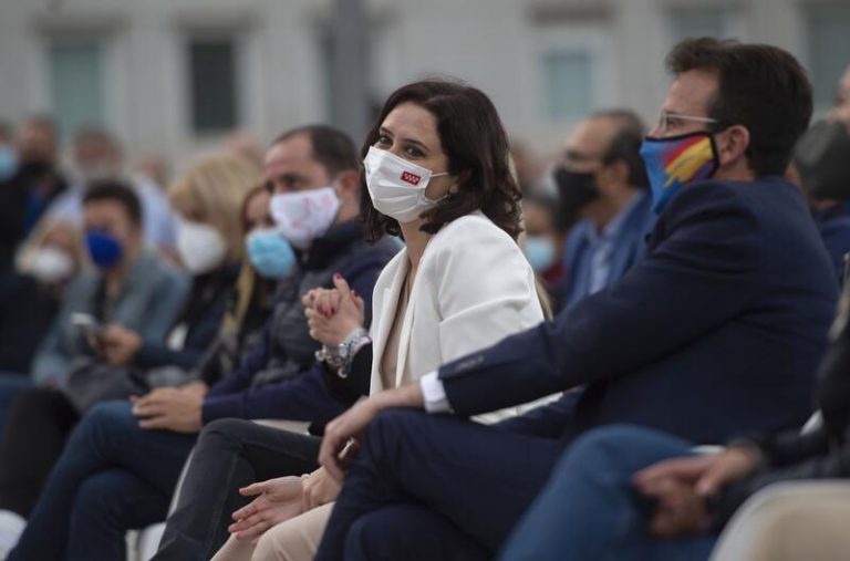 Ayuso superaría en escaños a los tres partidos de la izquierda juntos