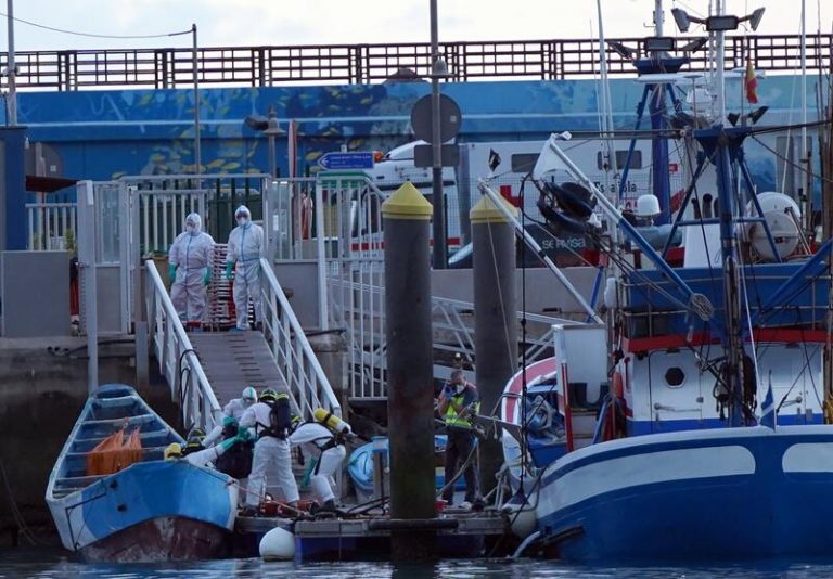 Se eleva a 24 el número de fallecidos del cayuco remolcado a Los Cristianos