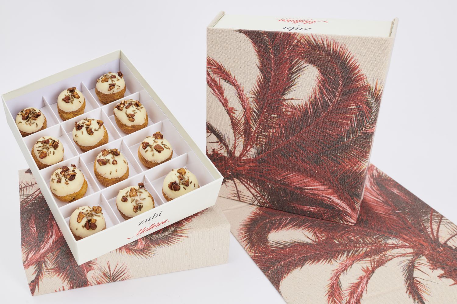 Zubi X Mallorca: Un Viaje Por Marruecos Y Japón A Través De Los Cinco Sentidos 2 Pasteles