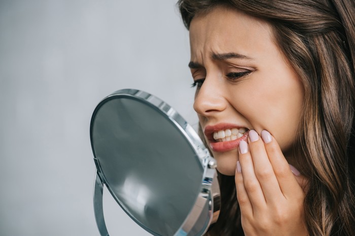 Alimentos que te ponen los dientes negros