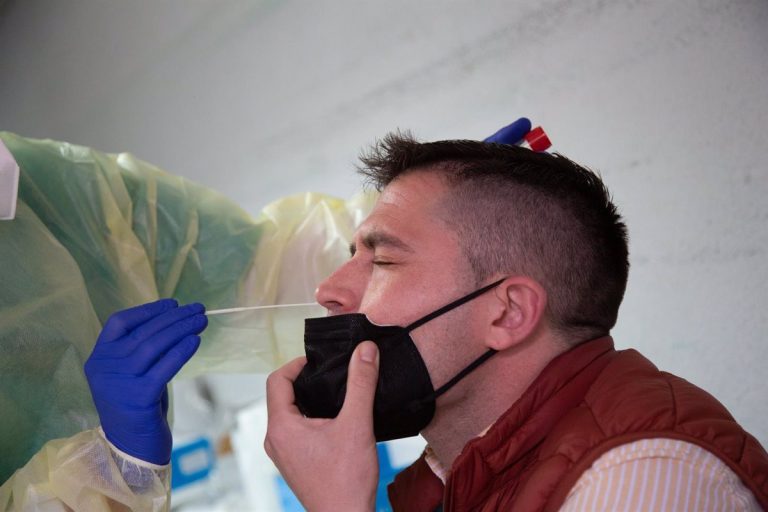 Un estudio señala que el test de antígenos no es eficaz para detectar el Covid en asintomáticos