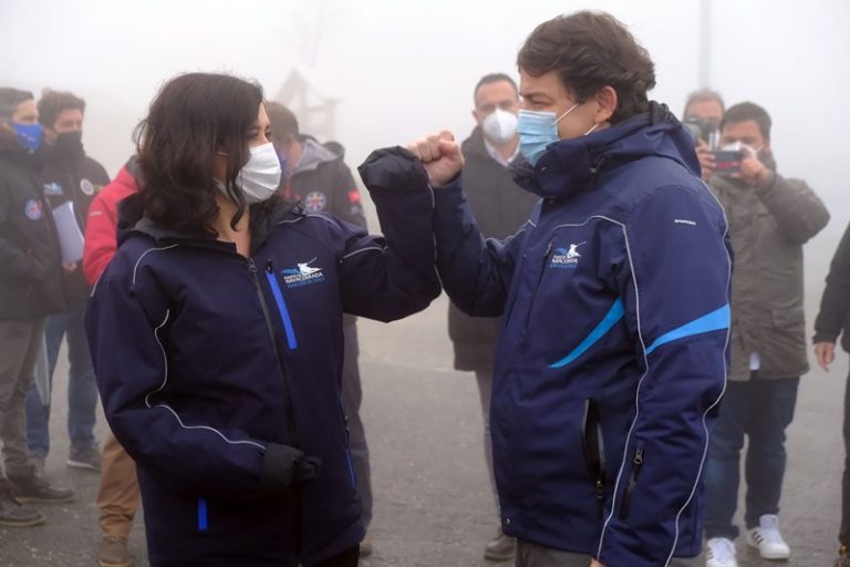 Ayuso y Mañueco exigen a Sánchez que rectifique el «injusto» cierre de Navacerrada