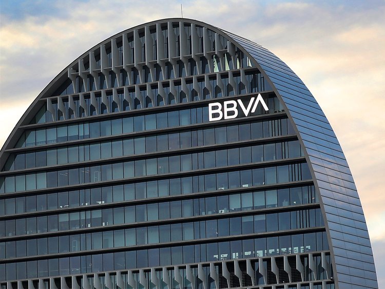 BBVA despedirá a 3.798 empleados y cerrará 530 oficinas