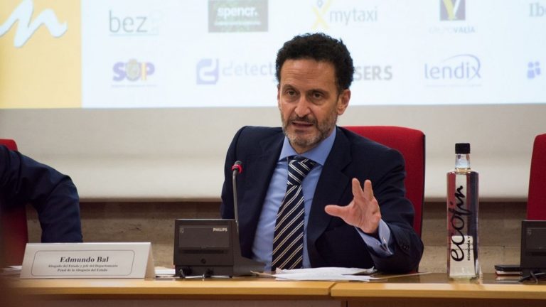 Bal ve «ridículo» que Ayuso negocie para adquirir dosis de la vacuna Sputnik