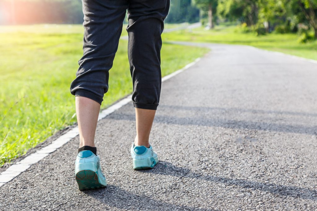 Caminar, Uno De Los Mejores Ejercicios Para Prevenir Trombos En Las Piernas