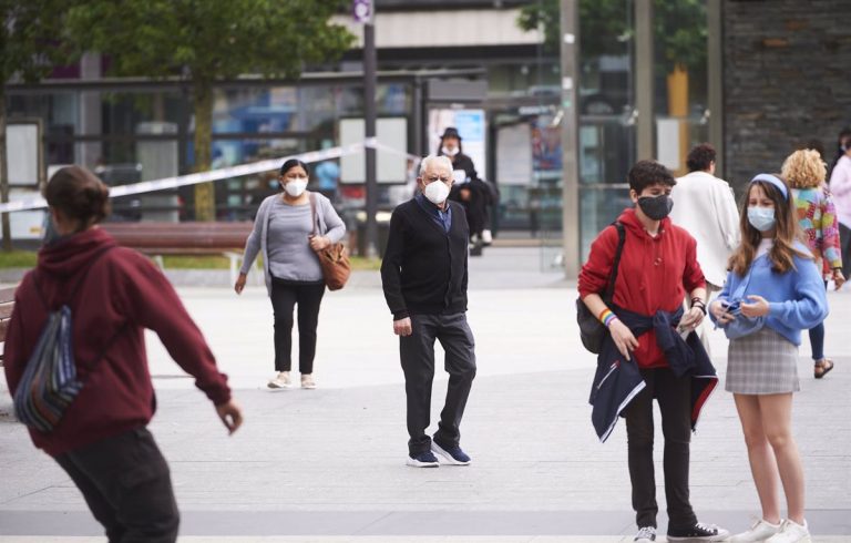Los ingresos son «estables» en Cantabria pero sigue subiendo la incidencia