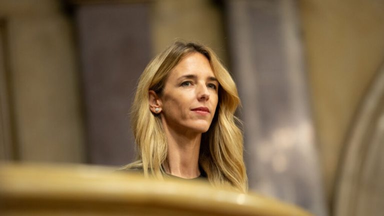 Álvarez de Toledo acusa al Govern catalán de «mandar al matadero del virus» a Policía y GC
