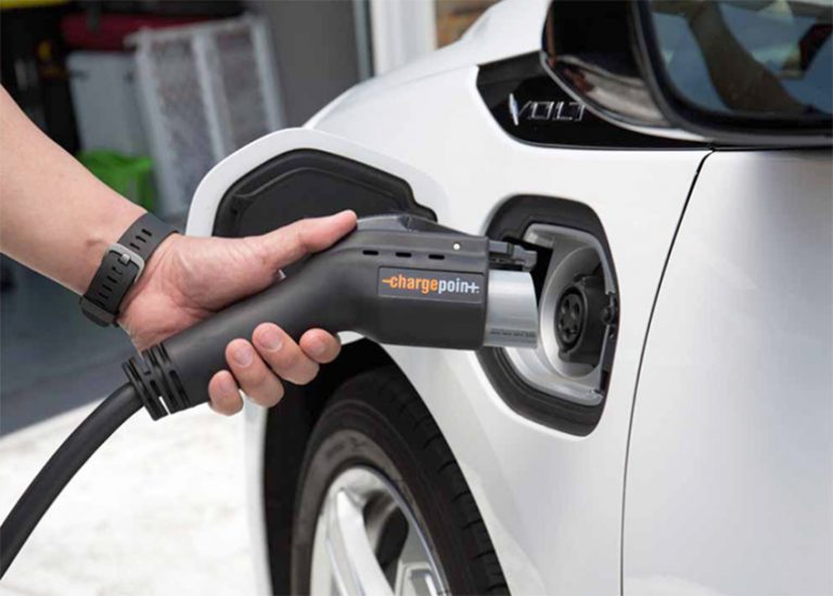 Un eléctrico puede suponer un ahorro de hasta 7.000 euros en comparación con un gasolina tras 10 años