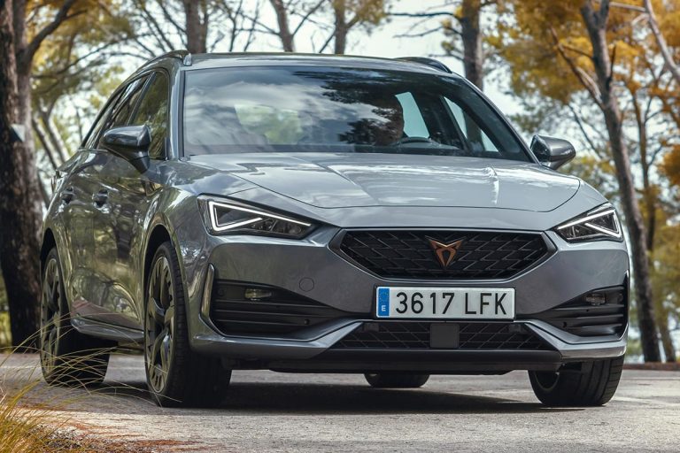 Cupra aumenta la gama híbrida enchufable del León