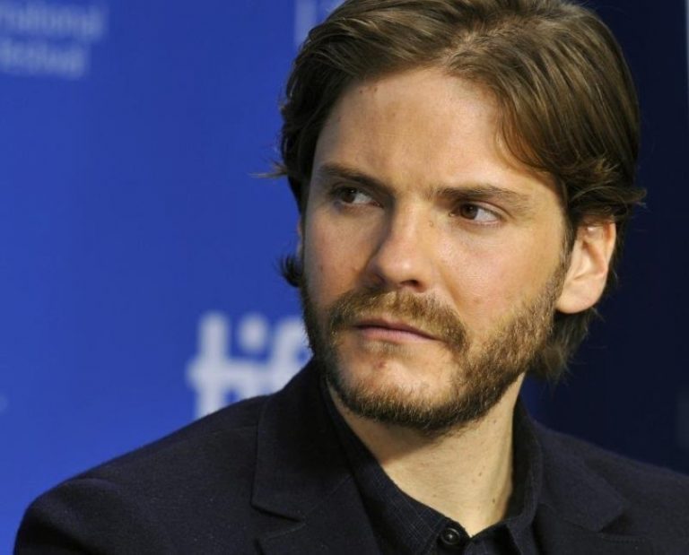 Daniel Brühl: El secreto de Marvel es «reinventar continuamente» sus personajes