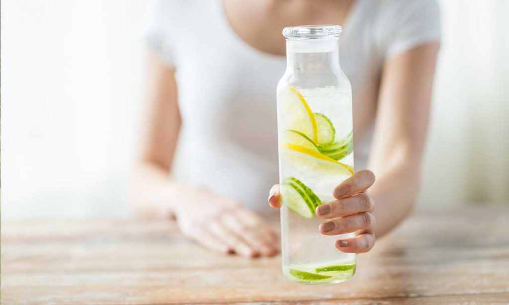 El Agua Con Limón Para El Aliento