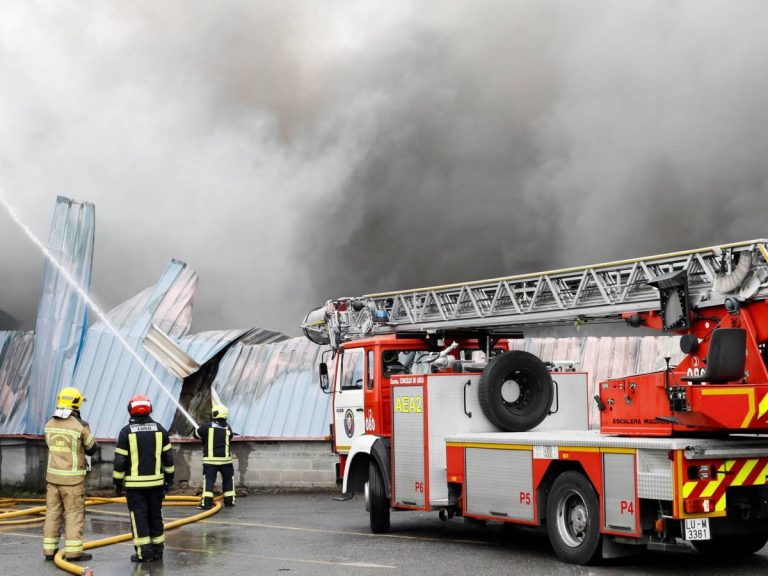 El incendio del Polígono de O Ceao, en Lugo, está controlado