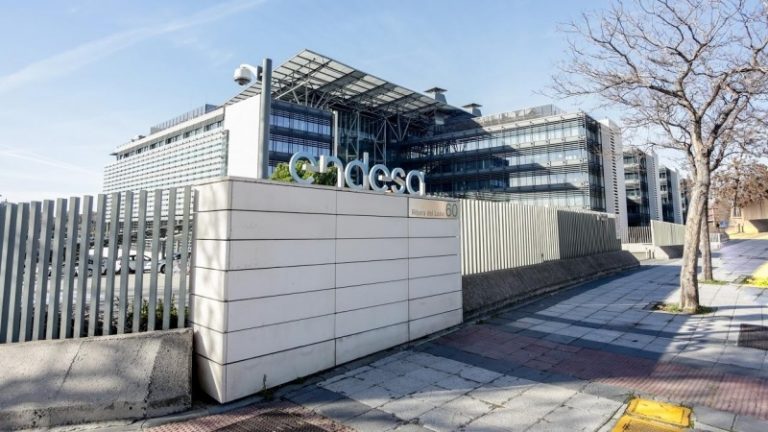 Endesa invertirá 1.200 millones en su red eléctrica para mejorar la calidad del suministro